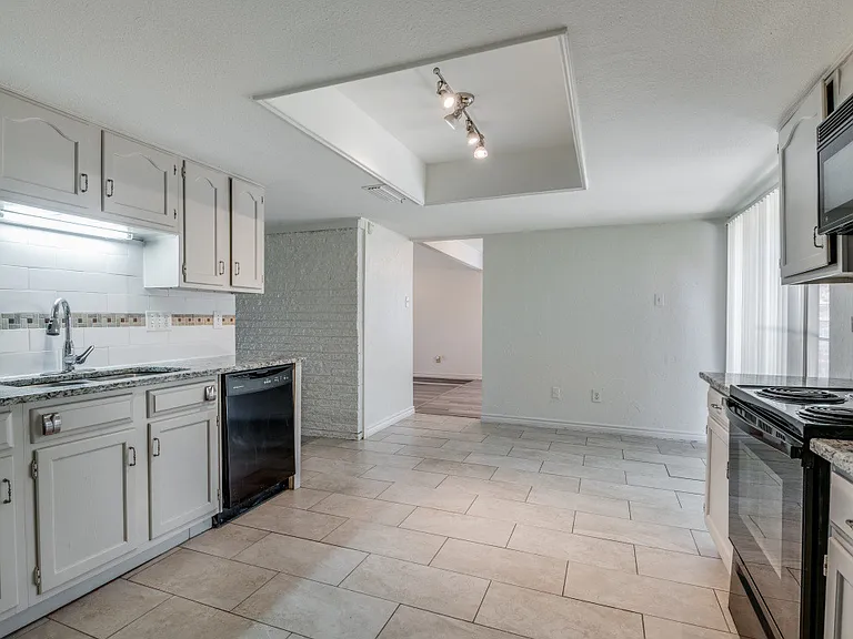 6013 Frontier Ln — Photo 18