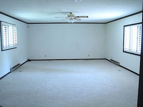 3rd image of 3519 Emerald Ln