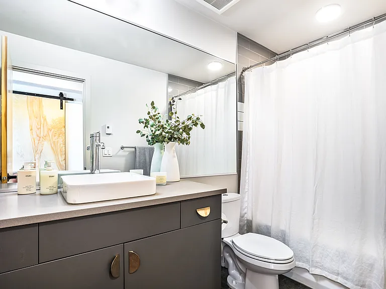 3220 Franklin Ave E — Photo 11