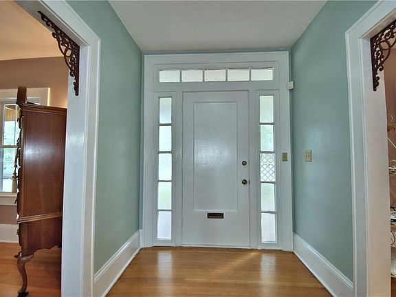 3rd image of 443 Avenue H SE