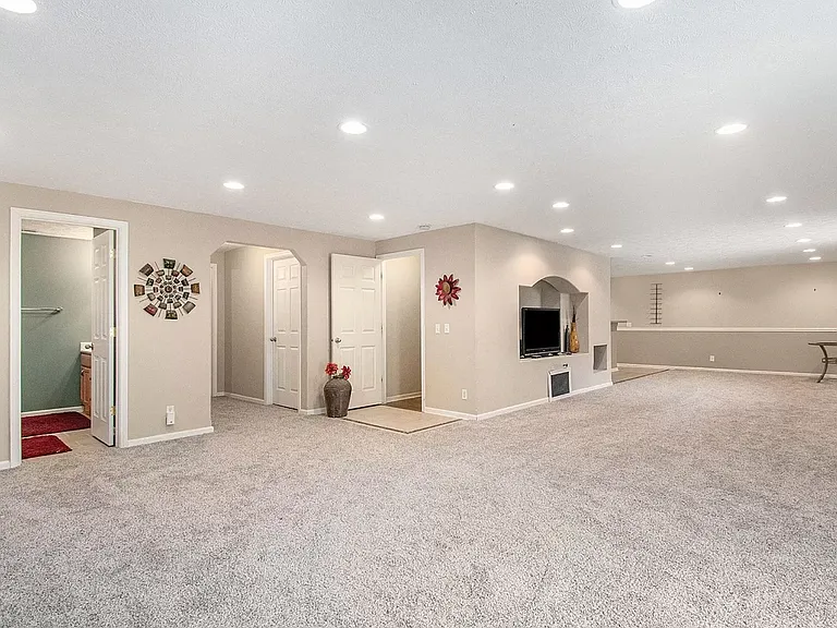 4722 S 194th Ave — Photo 23