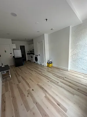 Rented by Voro, LLC | media 4