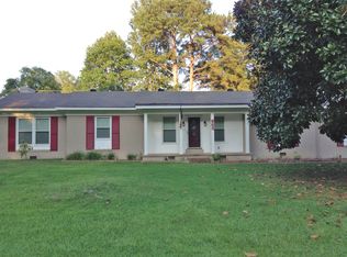 136 Sunset Cv, Selmer, TN 38375