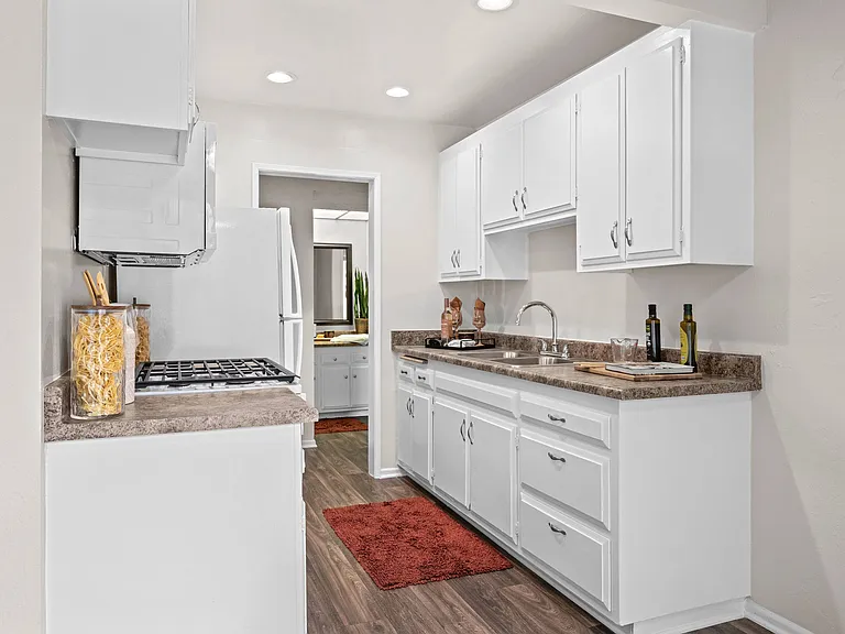 Los Arbolitos Riverside Apartments — Photo 6
