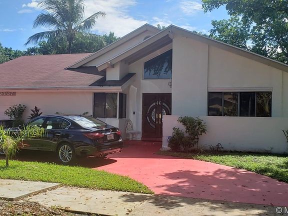 2nd image of 20527 NE 9th Pl