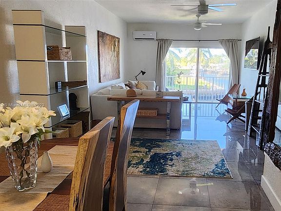 3rd image of 2225 NE 123rd St APT 212