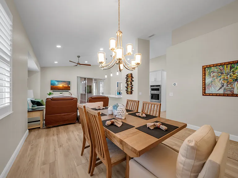 1358 Hedgewood Cir — Photo 6