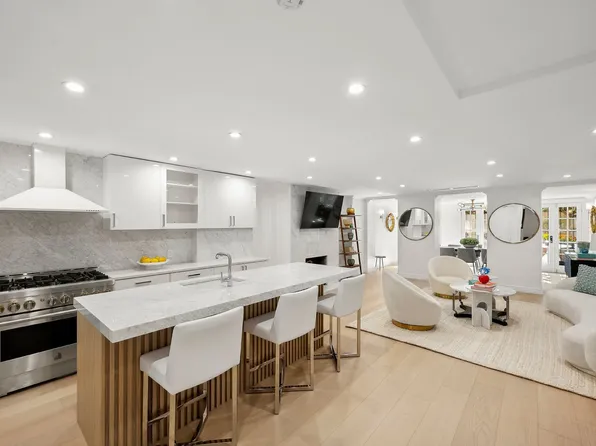 222 East 61st Street image 21 of 27