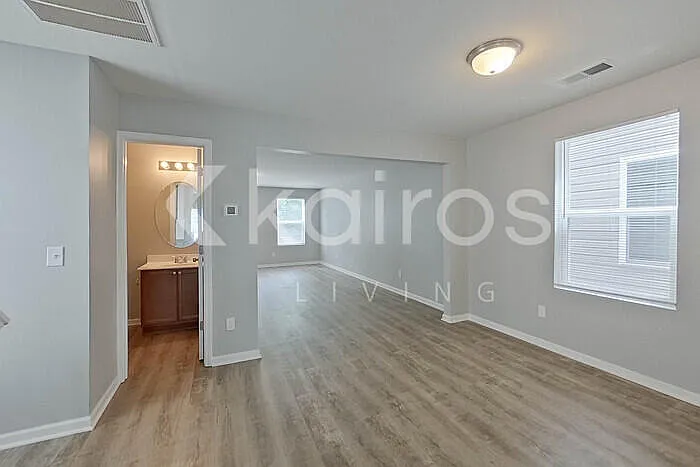 3 bed, 3.5 bath, 1901 sqft, $1,975 — Photo 4