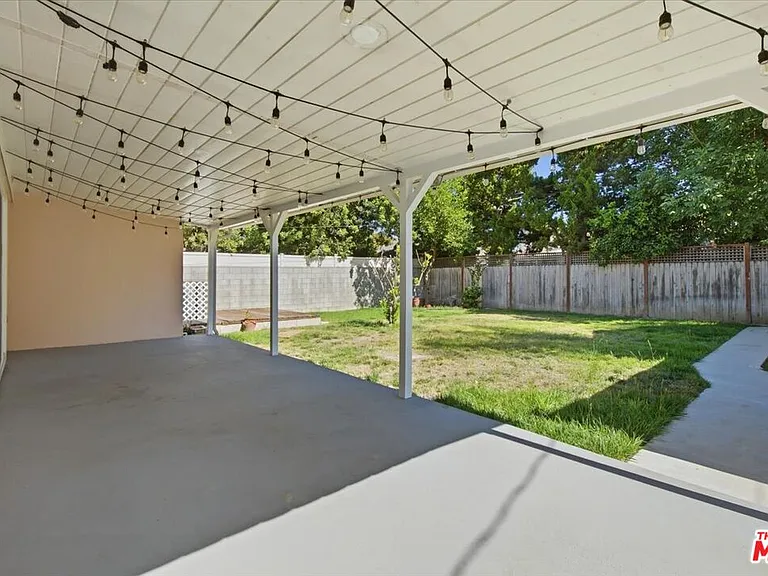 12818 Hatteras St — Photo 19