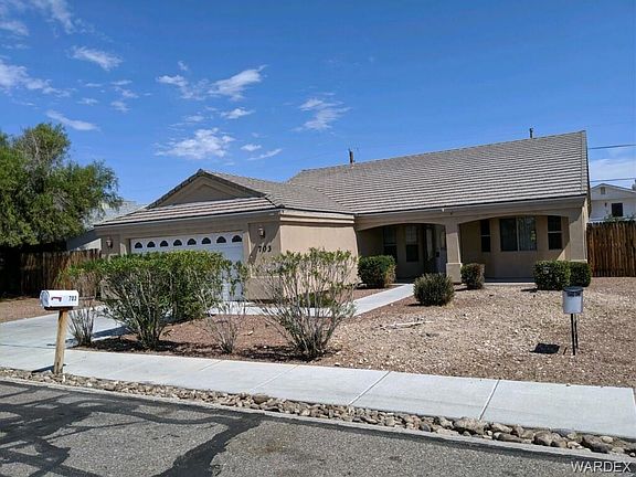 2nd image of 703 Lilac Ln