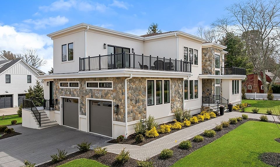1st image of 5 Colonial Rd #5
