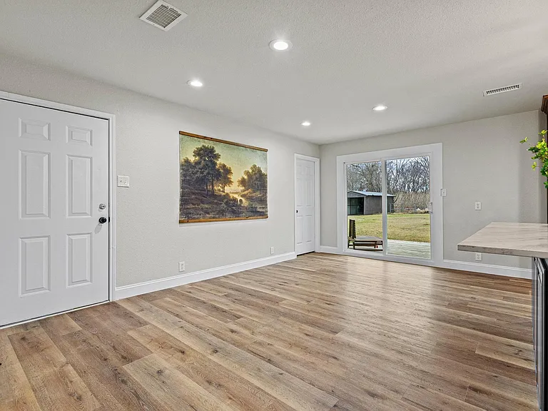 3327 Carriage Cir — Photo 14