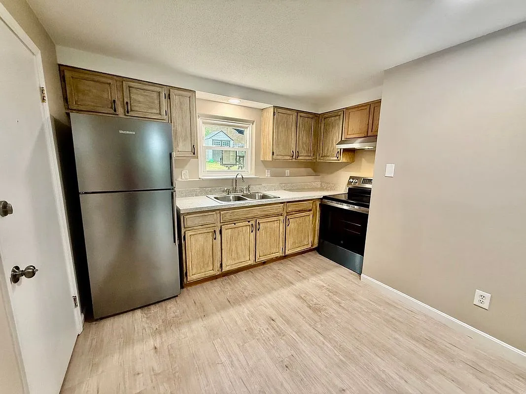 2 bed, 1.0 bath, 740 sqft, $1,950 — Photo 2