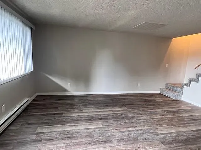 1043 Midway Dr NE — Photo 3