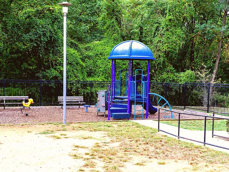 Admiral Oaks — Photo 9
