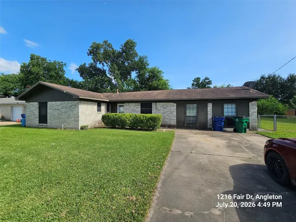 1216 Fair Dr, Angleton, TX 77515
