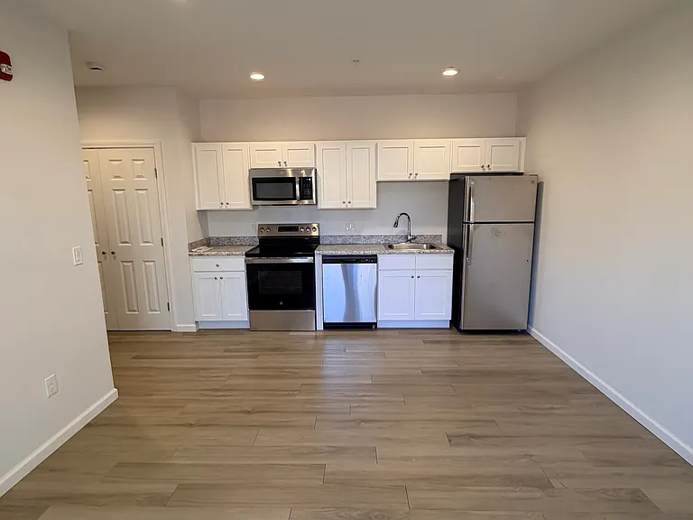 337 Main St #1 — Photo 2