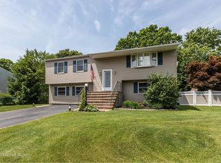 68 S Friedner Ln, Bohemia, NY 11716