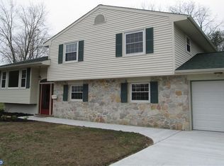 14 Dartmouth Dr, Atco, NJ 08004