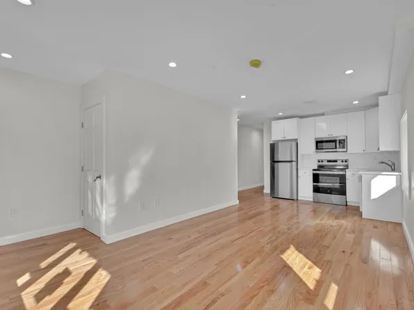 31 Roosevelt Place image 3 of 14