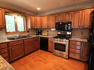 7952 W Bur Oak Dr, Franklin, WI 53132