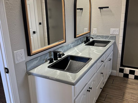 5th image of 826 Arapaho Dr