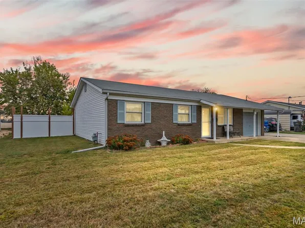 611 Brown St, Brighton, IL 62012