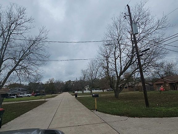 5th image of 2510 Pecan Manor St