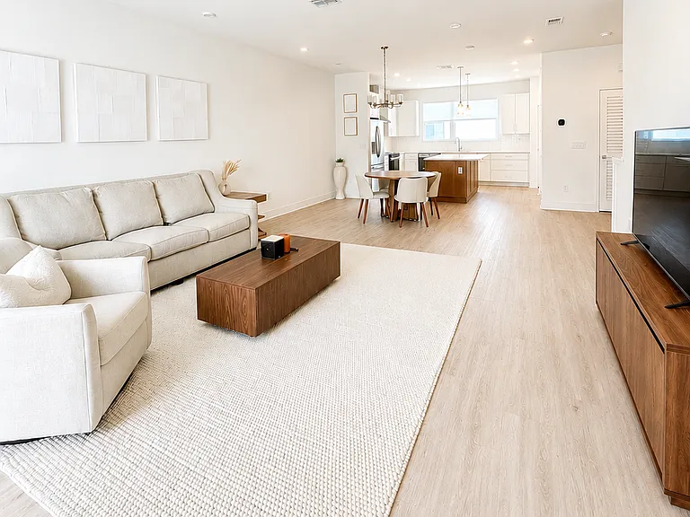 2506 W Cleveland St #17 — Photo 3