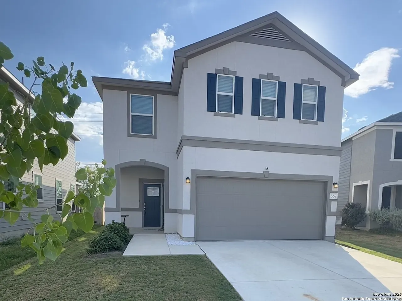 3 bed, 2.5 bath, 2088 sqft, $1,900 — Photo 1