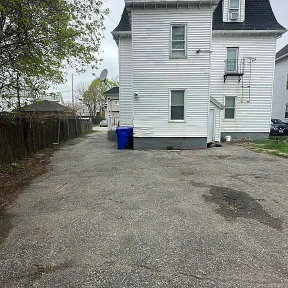 13 Sanford St #1F — Photo 31