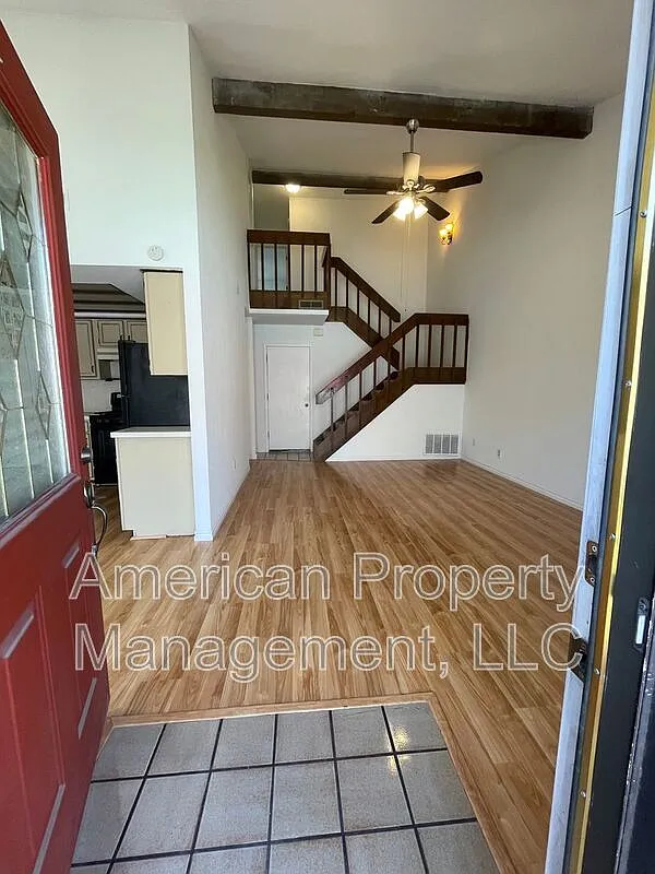 2 bed, 1.5 bath, 1183 sqft, $1,200 — Photo 3