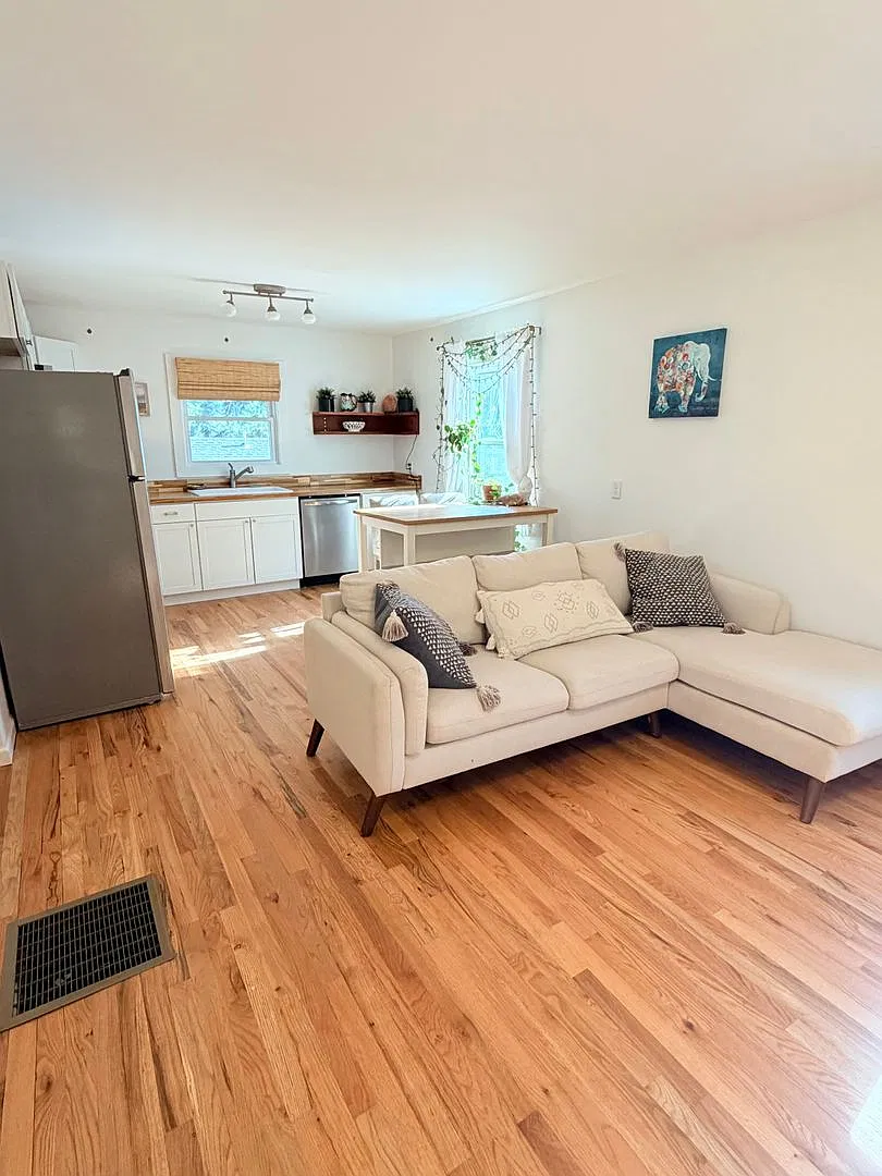 Adorable Furnished 1 Bed 1 Bath With Bonus Room! Dog Friendly! — Photo 3