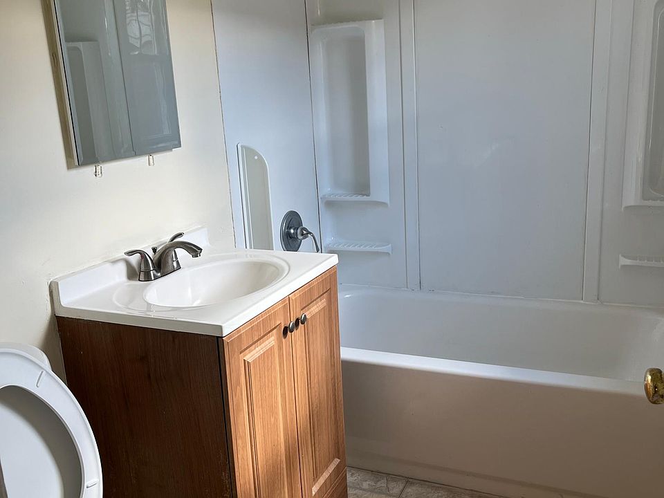 2nd image of 174 Hillside Ave APT B3