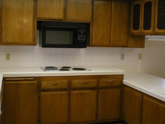 4th image of 450 S Hermosa St