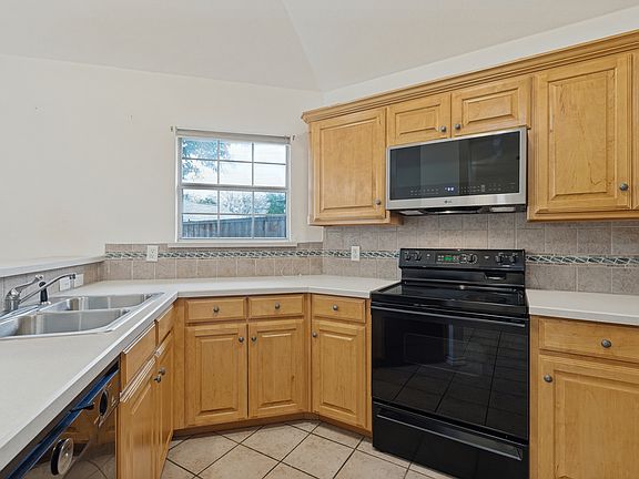 5th image of 411 Meadow Ln