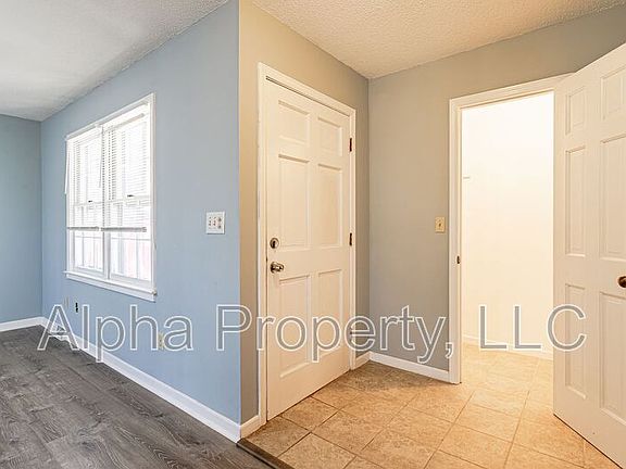 3rd image of 203 Willow Branch Dr