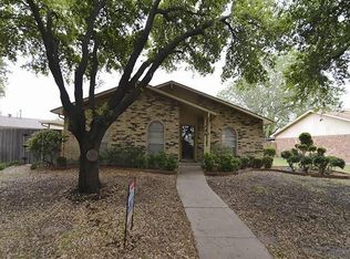 709 Pinoak Dr, Grand Prairie, TX 75052