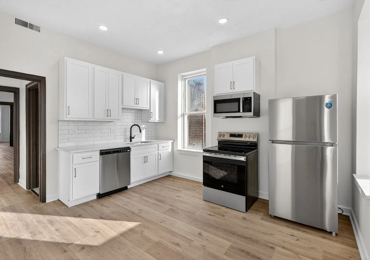 Fully Renovated 4bed Unit In Dutchtown W/Huge Rooms (2nd Floor Unit) — Photo 1