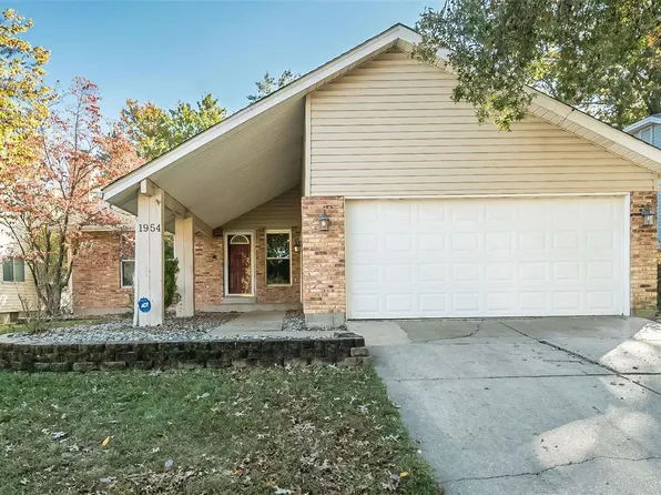1954 Rule Ave, Maryland Heights, MO 63043