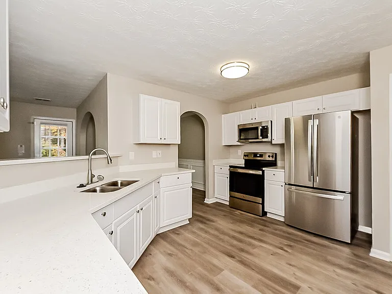 7423 Garnet Dr — Photo 6