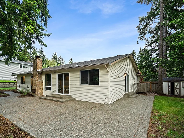 17215 NE 16th Pl — Photo 18