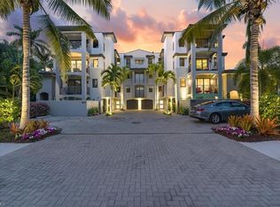 985 8th Ave S #302, Naples, FL 34102