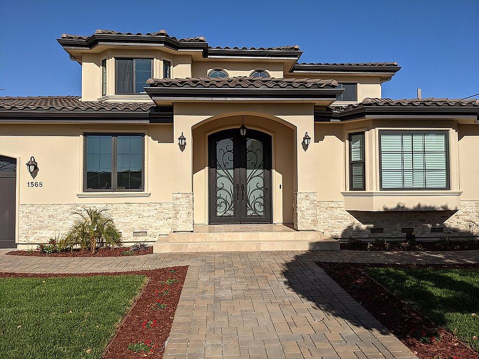 1st image of 1568 Oriole Ave