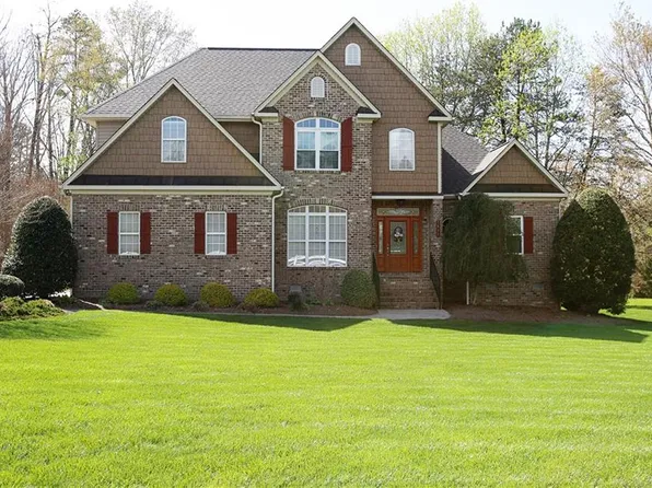 7013 Bronco Ln, Summerfield, NC 27358