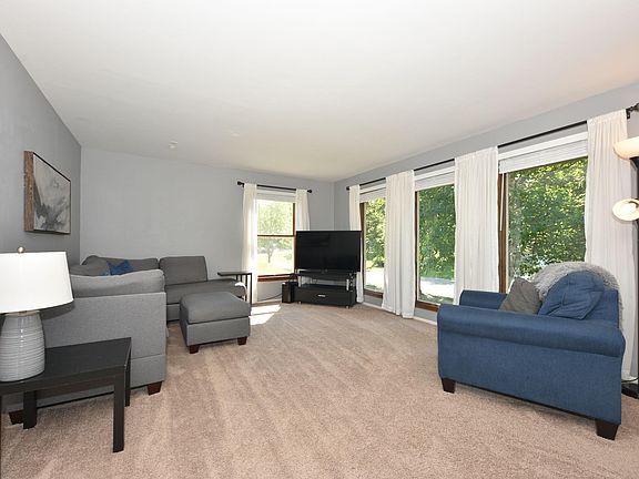 2nd image of 518 Oxford Dr
