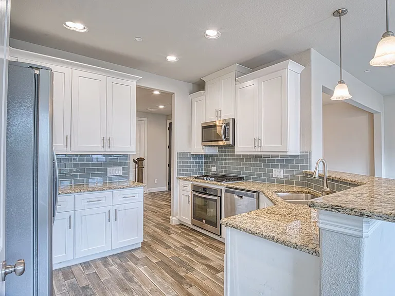 3009 Galveston St — Photo 4