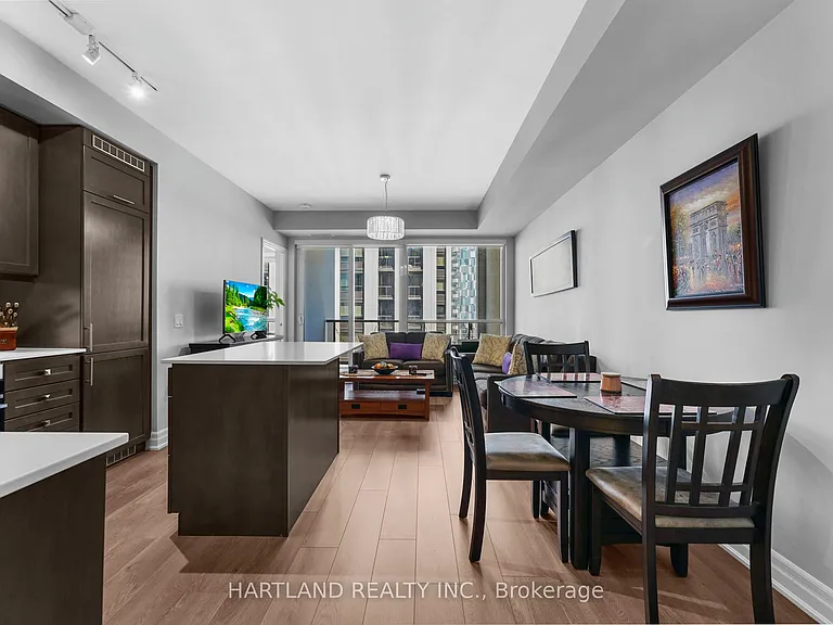 9075 Jane St #810 — Photo 8