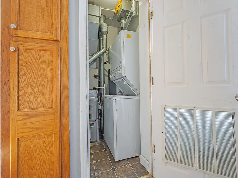 237 Benton St #201 — Photo 15